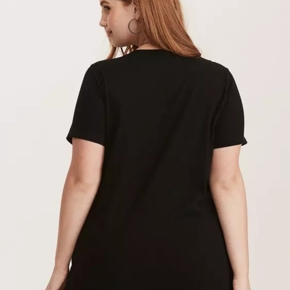 Torrid DISTRESED Black T-Shirt with Red Lips Graphic SIZE 5 - Picture 2 of 3